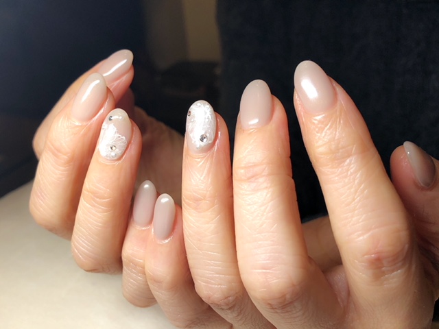 グレージュネイル