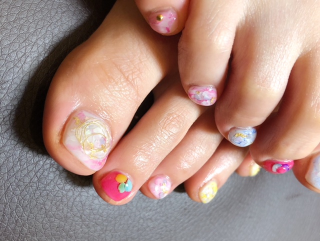 春をさきどりなフットネイル