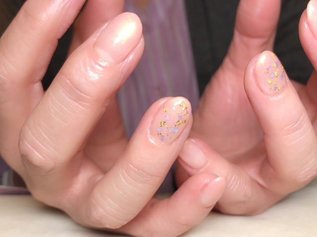 偏光パールのピンクネイル