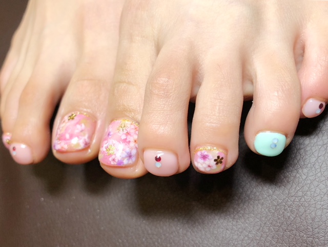 フットも春仕様桜ネイル