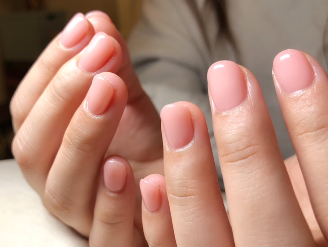 ナチュラルに肌馴染みのいいピンク