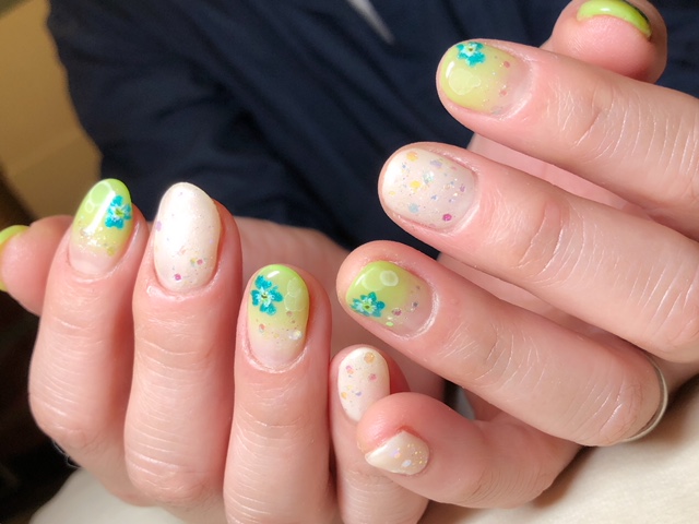 春ネイル四つ葉のクローバー