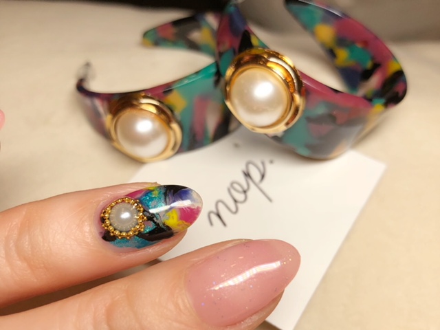 ピアスの柄からデザインをイメージ