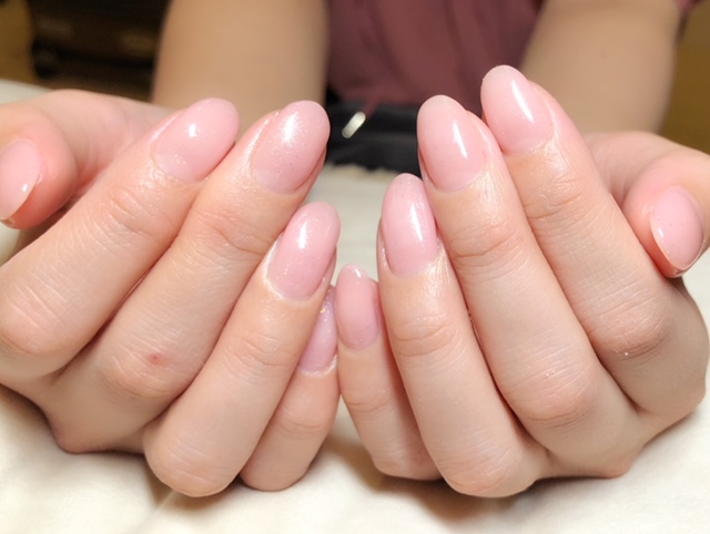 ほんのりピンクネイルキラっとラメ入り