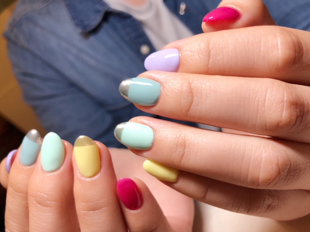 カラフルネイルミラーネイルのフレンチライン