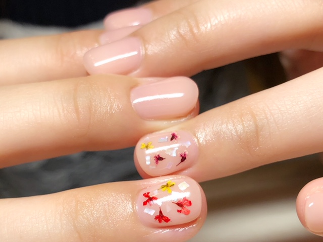 お仕事ネイル押し花のアクセント