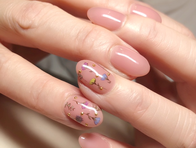 フラワーネイルこっそりかわいい