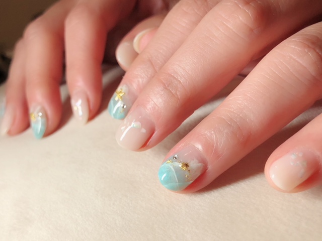 夏ネイルさざ波をイメージ