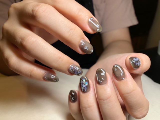 シアーブラックのニュアンスネイル