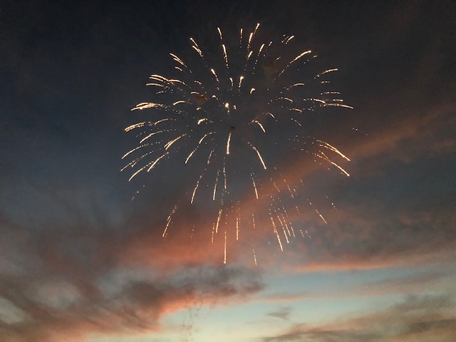 夕暮れの花火会津の夏