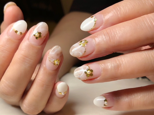 大理石ネイルとホログラムのお花