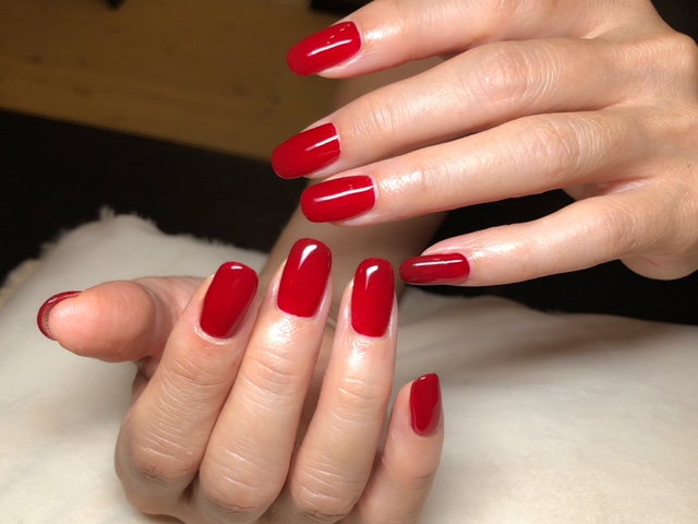 憧れのレッドカラーネイル