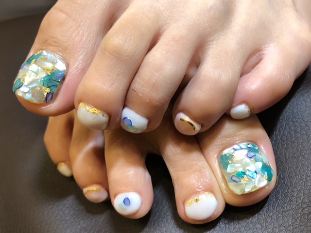 シェル埋め込みのフットネイル