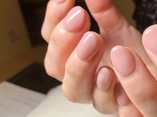 オフィスピンクのネイル