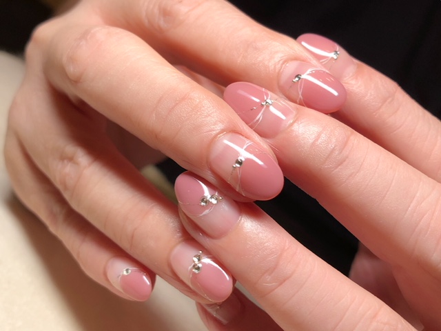 ピンクのバルーンフレンチネイル