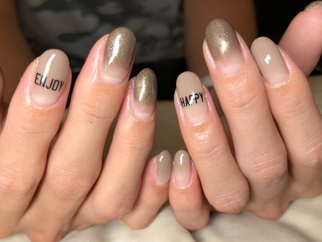 秋カラーのグラデーションネイル