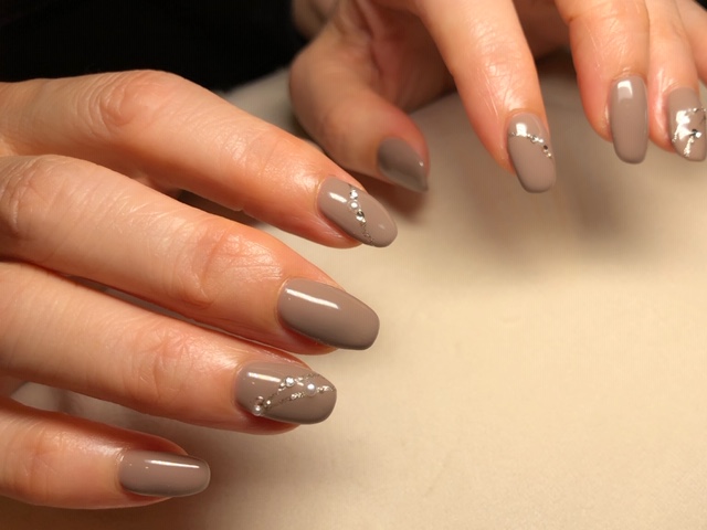 ミルクティーカラーのネイル