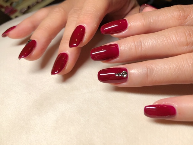 憧れのレッドカラーネイル