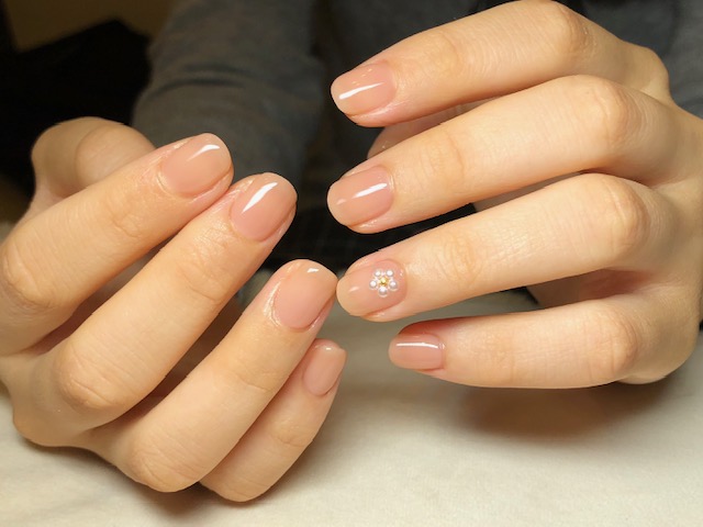 お仕事ネイルパールフラワーのワンポイント