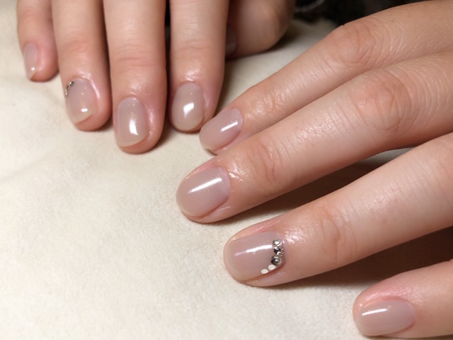 グレージュカラーのお仕事ネイル