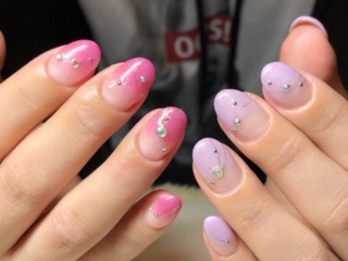 ピンクとパープルのグラデーションネイル