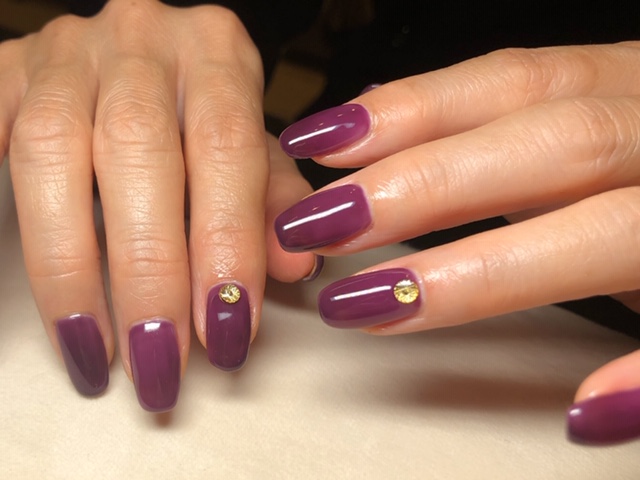 シアーパープルのネイル