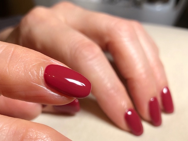 レッドのワンカラーネイル