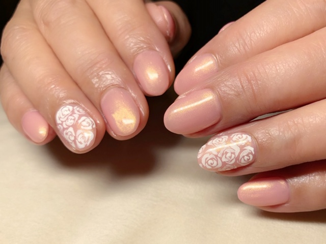 バラの花手描きアートネイル