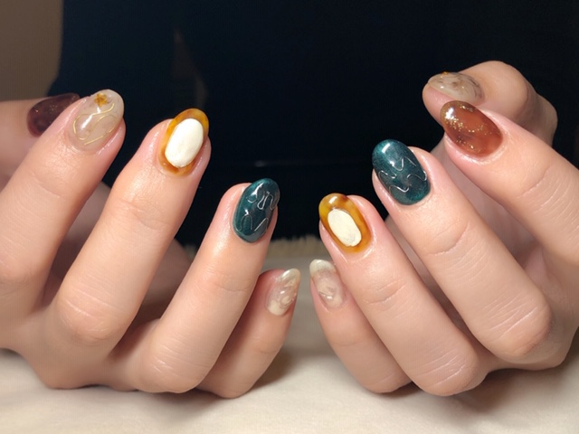 個性派ニュアンスネイル