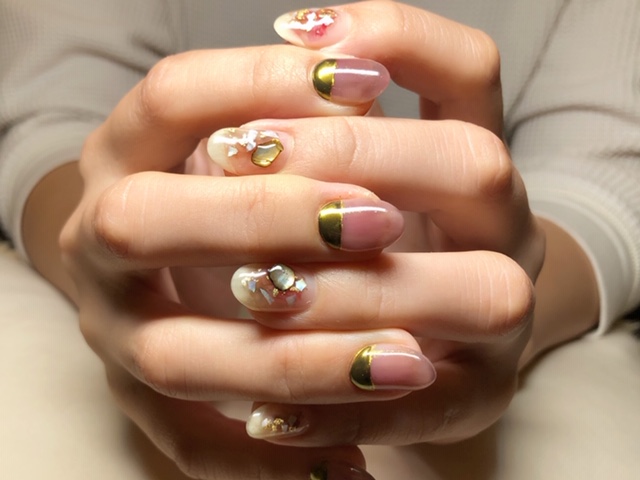 ニュアンスカラーのミラーフレンチネイル