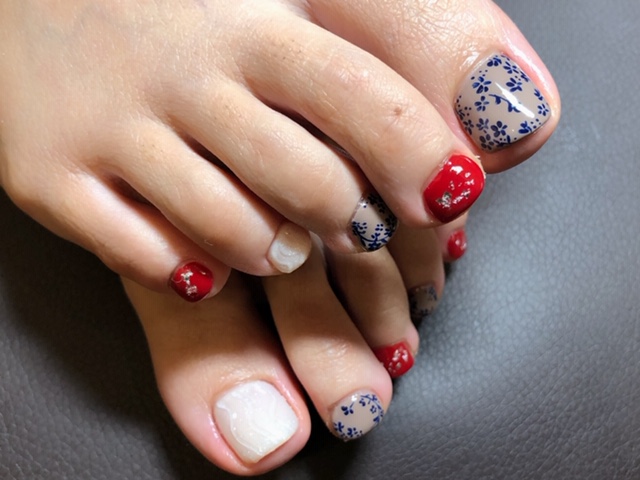 フラワーアートのフットネイル
