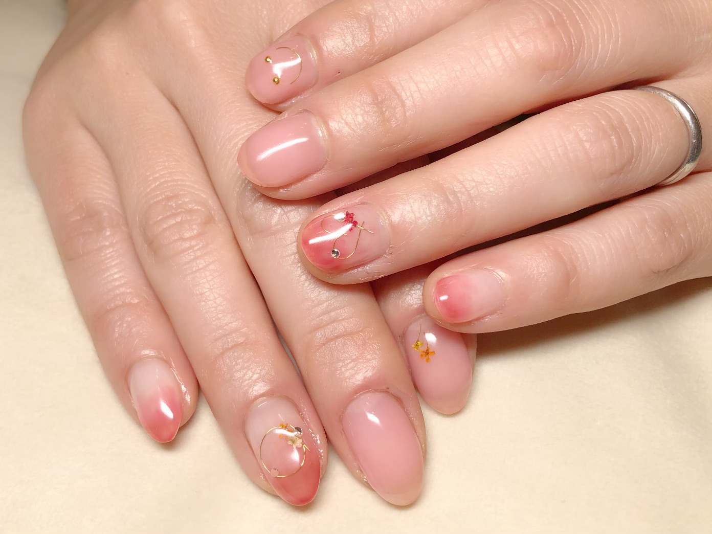 ほんのりグラデーションネイル×押し花アート