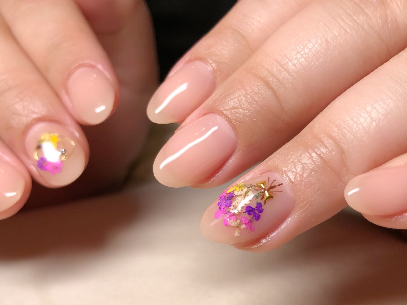 押し花ネイル×ベージュネイル