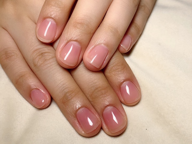 肌馴染み艶ピンクネイル