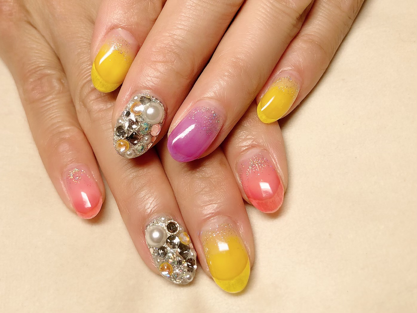 ビジューネイル×夏カラー