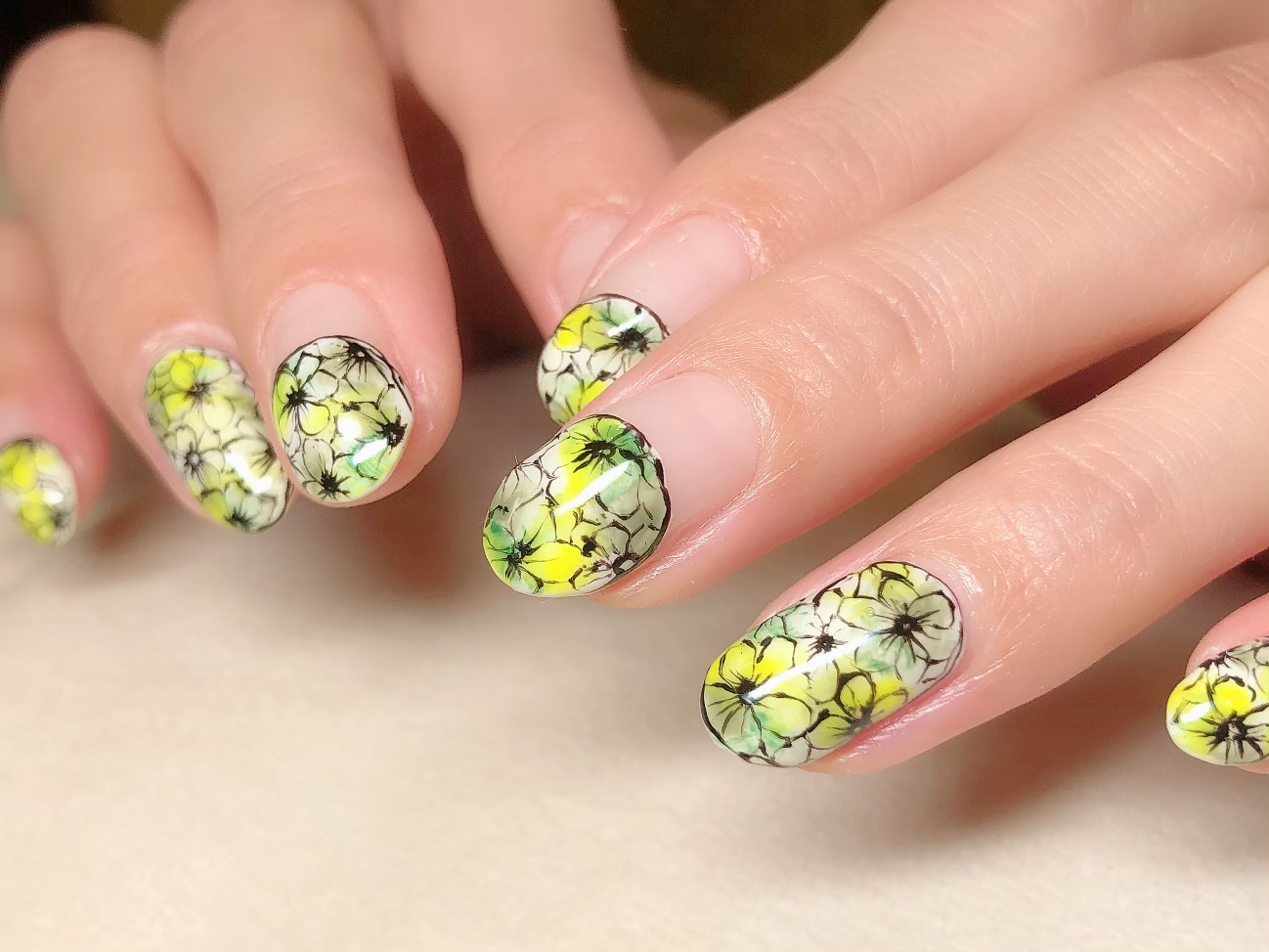 バルーンフレンチネイル×手描きフラワー