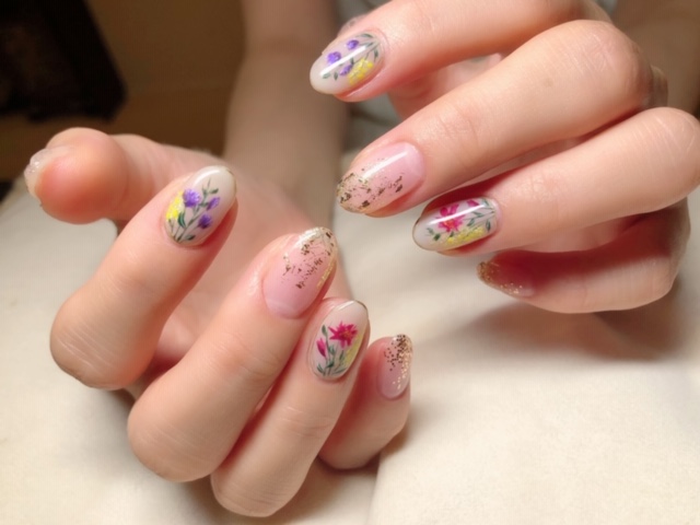手描きフラワーネイル
