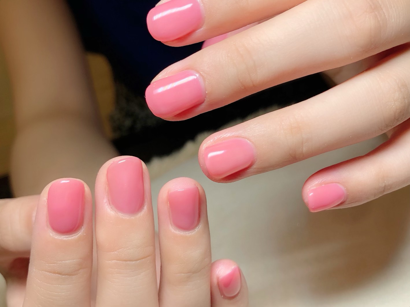 マットなピンクネイル