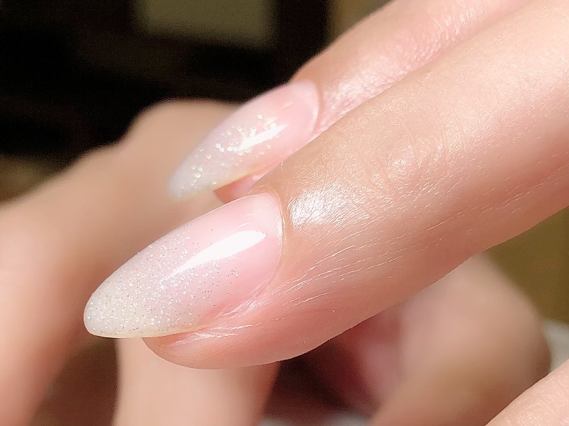 きらきらベージュグラデーションネイル