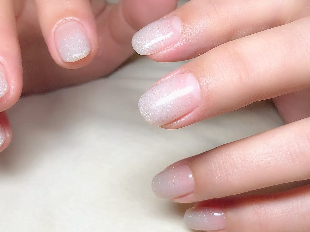 キラキラベージュ×グラデーションネイル