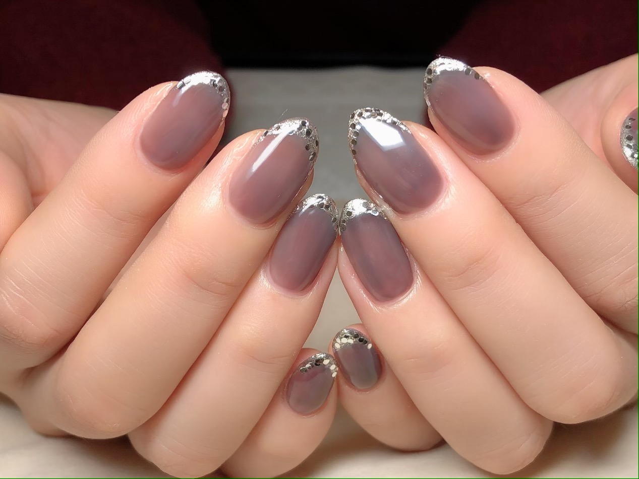くすみカラーのフレンチネイル